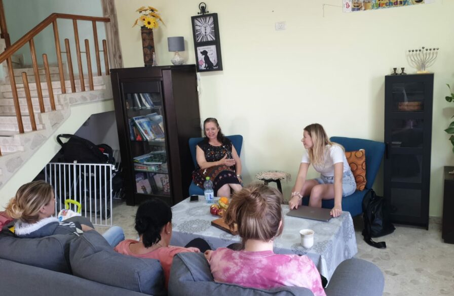 Volunteers lesson in shelter