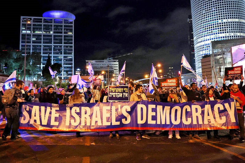 Save Israels democracy protest by reuters