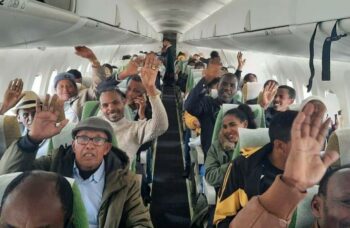 Ethiopische Joden uit Gondar in vliegtuig op weg naar Israël