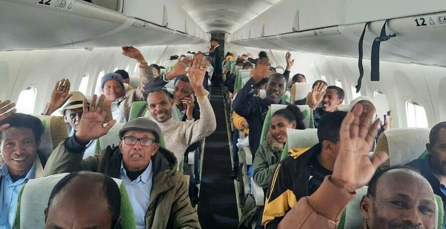 Ethiopische Joden uit Gondar in vliegtuig op weg naar Israël
