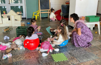 ICEJ Aid assistant Jannie Tolhoek with displaced children