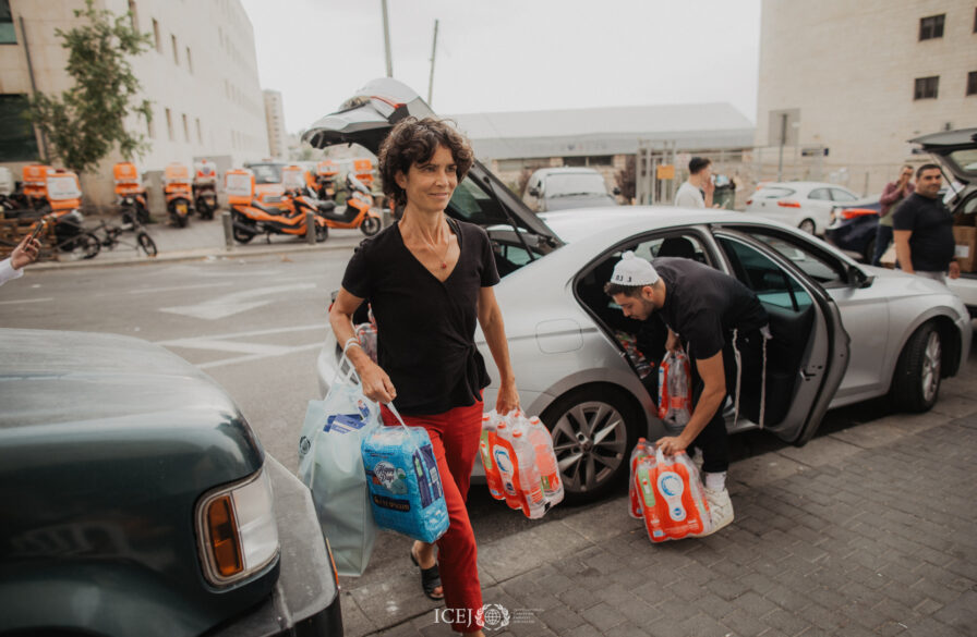 Hulpgoederen afleveren ICEJ AID