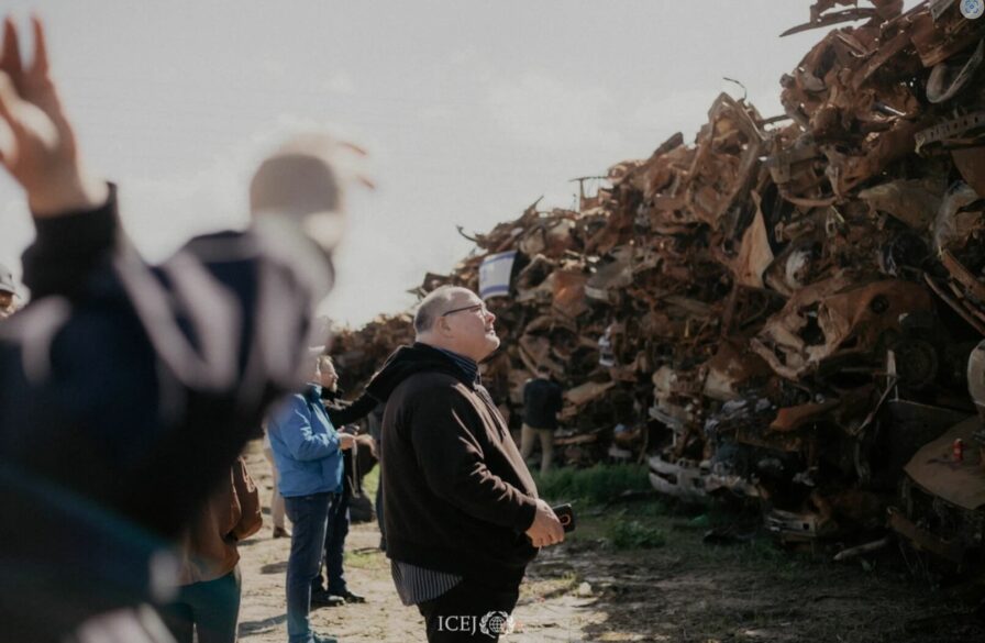 Delegates overwhelmed by site of burned cars