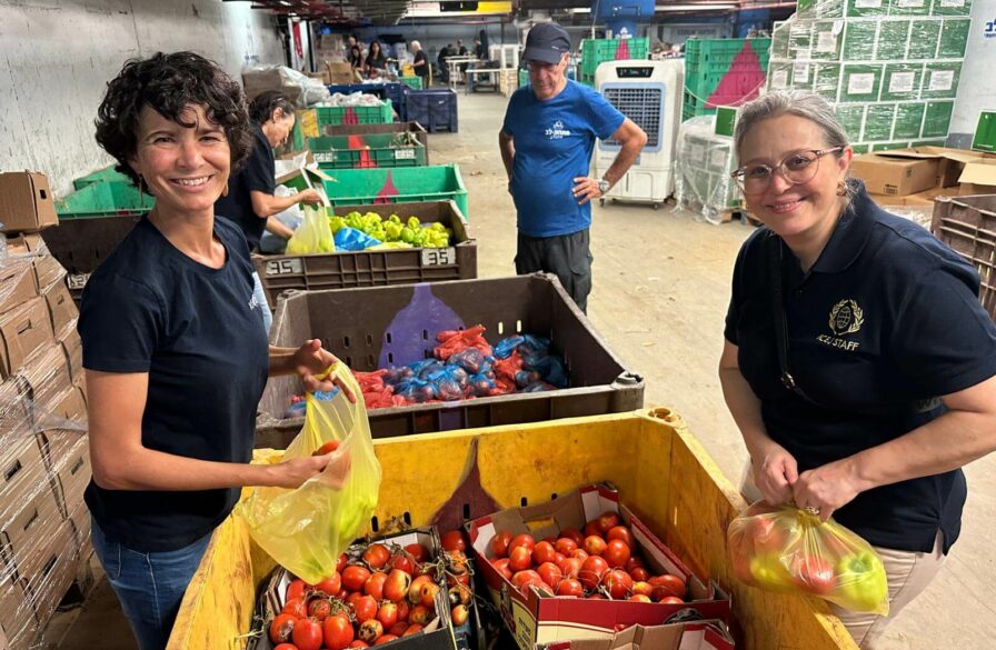 Packing food at Rishon LeZion
