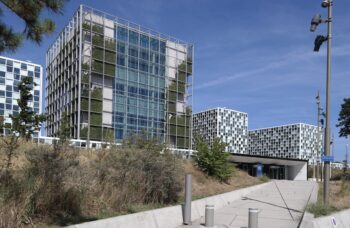 De gebouwen van het Internationaal Strafhof in 2022