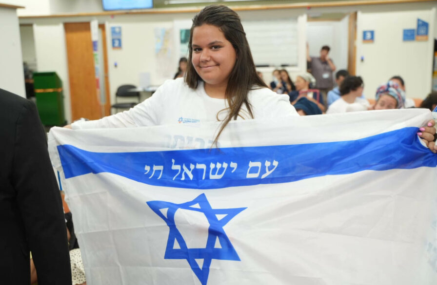 Girl holding an Israeli flag. (Photo: JAFI)