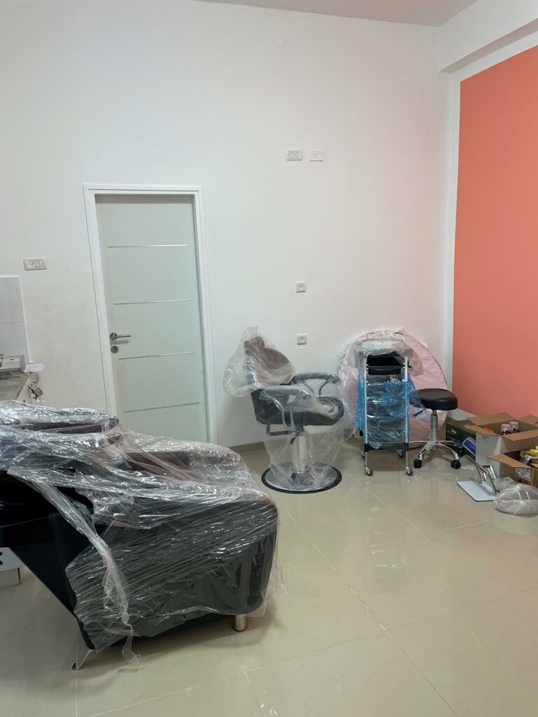 Furnishings for the new beauty salon at the Haifa Home.