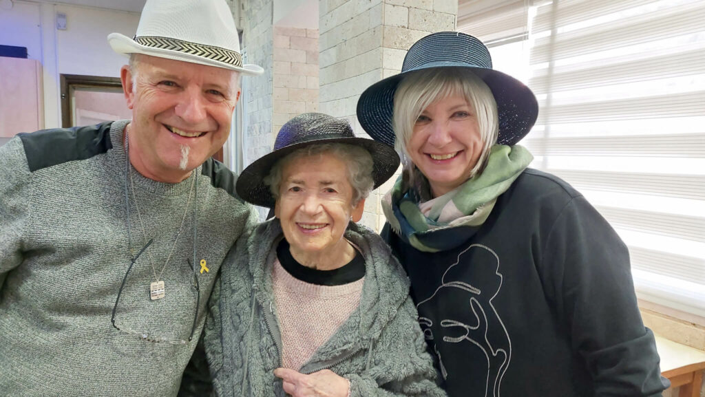 Volunteers Daniel (L) and Gabriela (R) with survivor Sonja (middle).