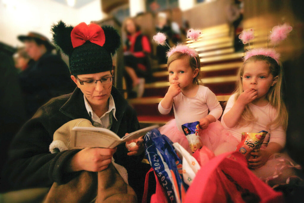 Israelis celebrating Purim. (Credit: Flash90)