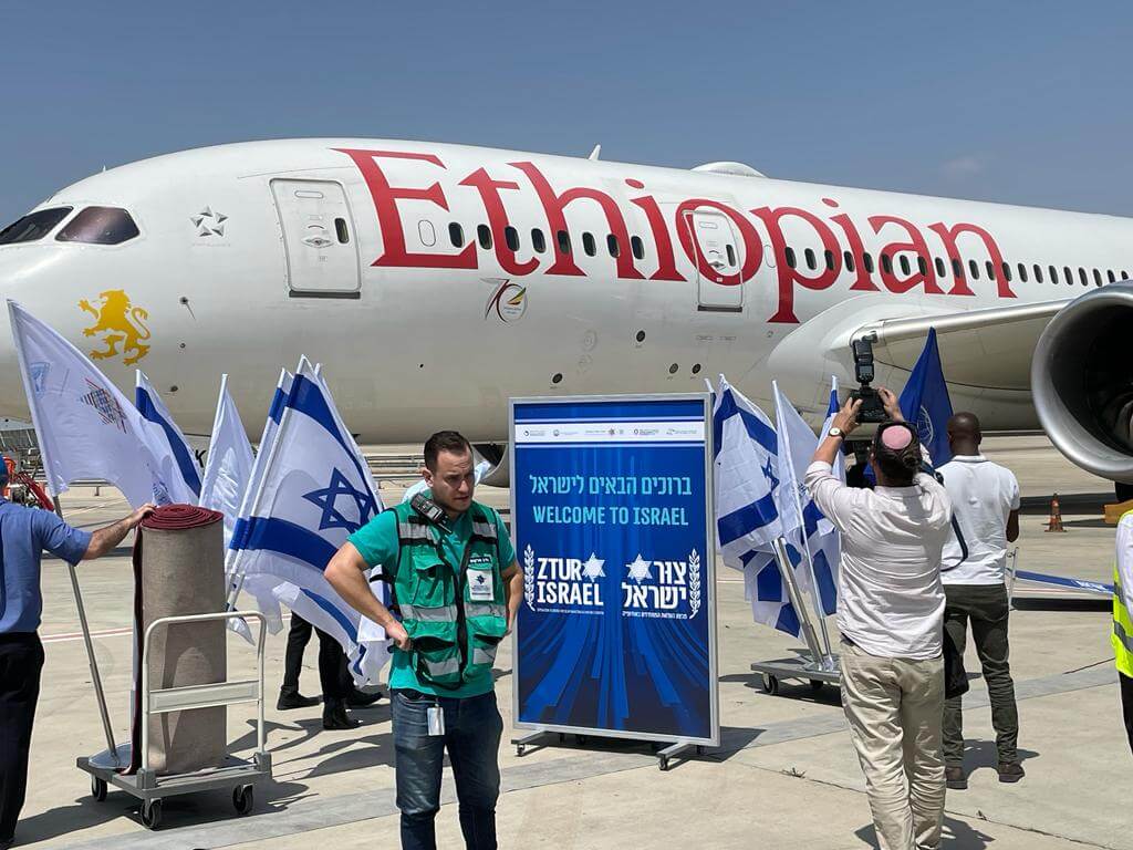 Welcoming Beta Israel at Ben Gurion Airport in 2022. (Credit: JAFI)