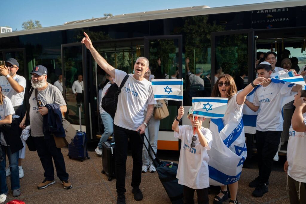 French Jews arrive in Israel. (Lior/JAFI)