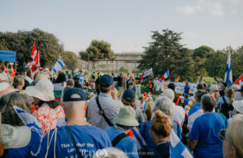 Prayer in front of knesset