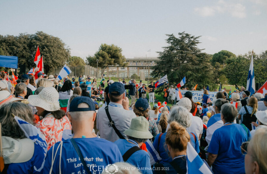 Prayer in front of knesset