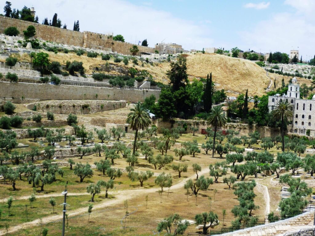 De vallei van Josafat in Jeruzalem (Foto: Wikimedia Commons – Nomos Foundation)